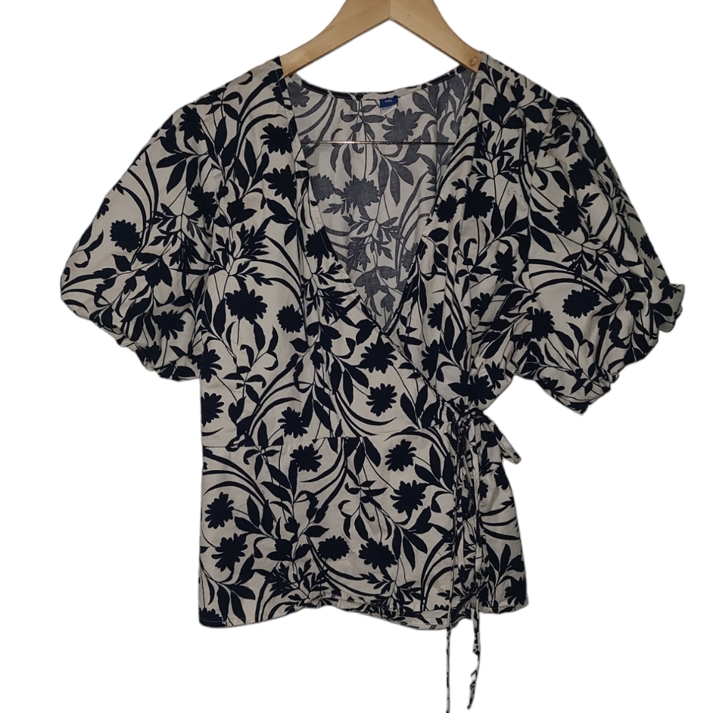 Old Navy women's puffy sleeve navy and white wrap shirt size XXL